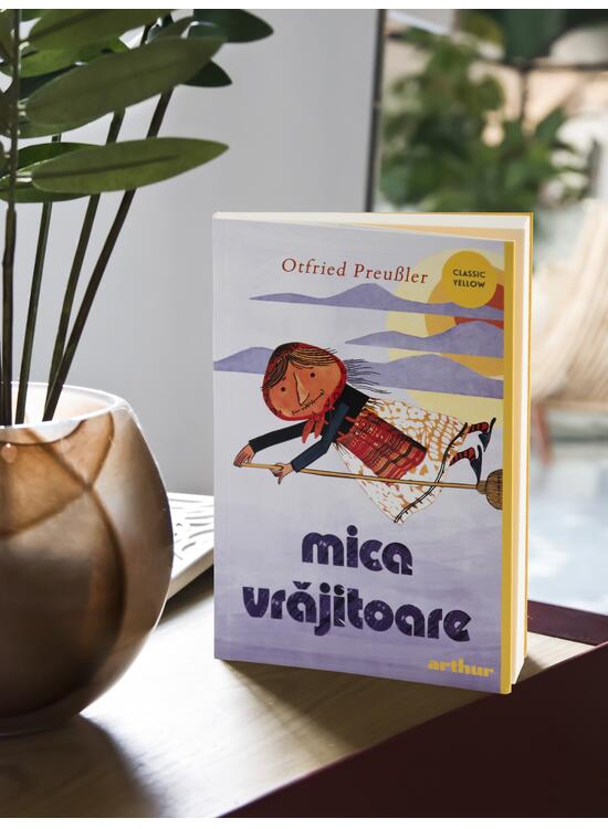 Mica Vrăjitoare | paperback - gallery big 5