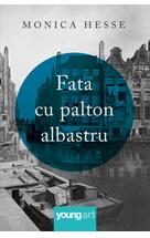 Fata cu palton albastru