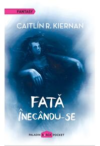 Fată înecându-se